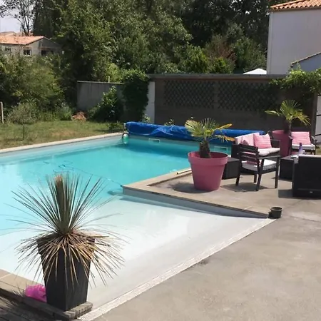 Maison Loft Piscine Holiday home *